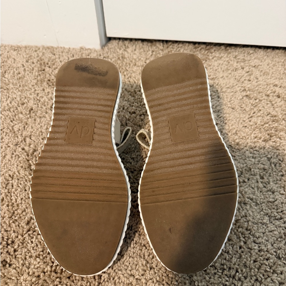 Dolce Vita Beige Woven Platform Sandals - Neutral Summer Style - Picture 4 of 4